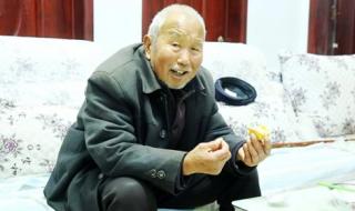 爷爷原价买了4个蛋挞 爷爷原价买了4个蛋挞